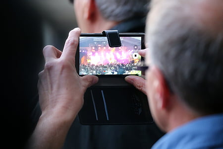 music-festival-photograph-mobile-phone-thumb.jpg